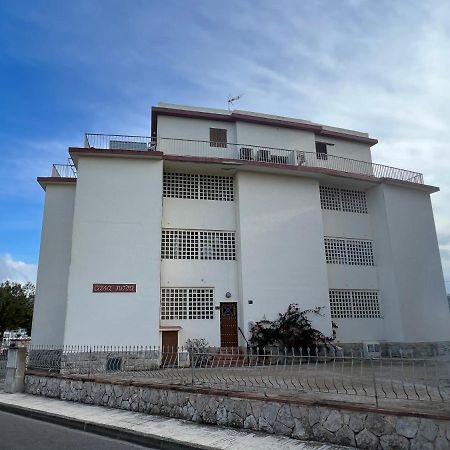 Beautiful Loft, Huge Sunny Terrace, View Over The Beach And Sea Roses Kültér fotó