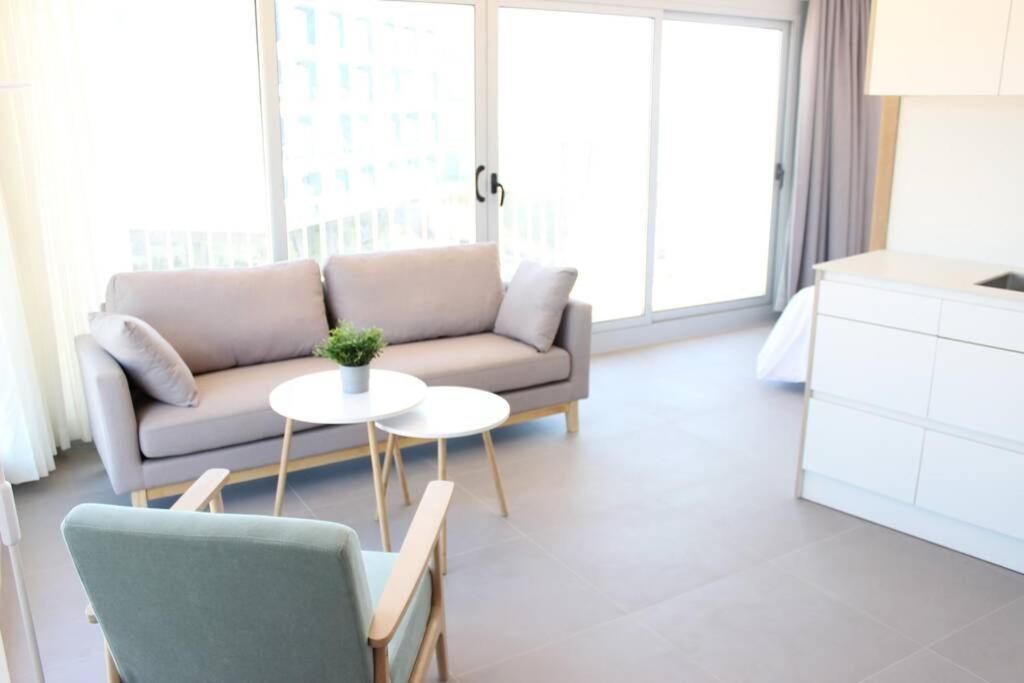 Beautiful Loft, Huge Sunny Terrace, View Over The Beach And Sea Roses Kültér fotó