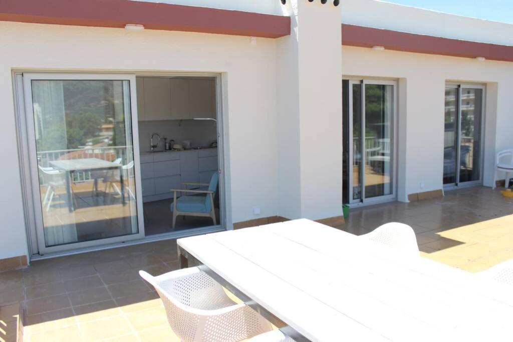 Beautiful Loft, Huge Sunny Terrace, View Over The Beach And Sea Roses Kültér fotó