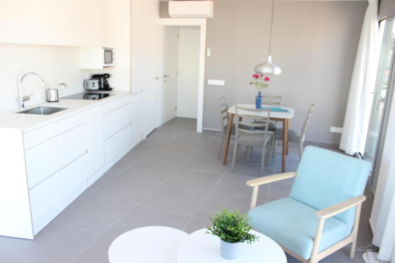 Beautiful Loft, Huge Sunny Terrace, View Over The Beach And Sea Roses Kültér fotó