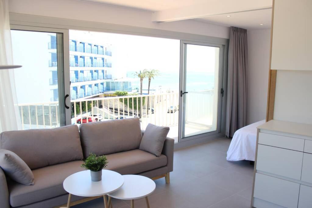 Beautiful Loft, Huge Sunny Terrace, View Over The Beach And Sea Roses Kültér fotó
