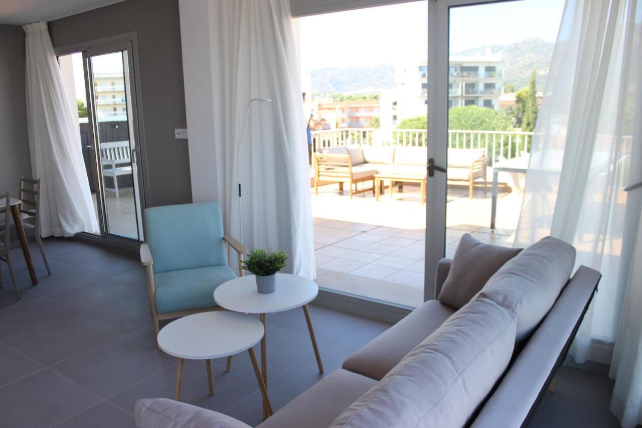 Beautiful Loft, Huge Sunny Terrace, View Over The Beach And Sea Roses Kültér fotó