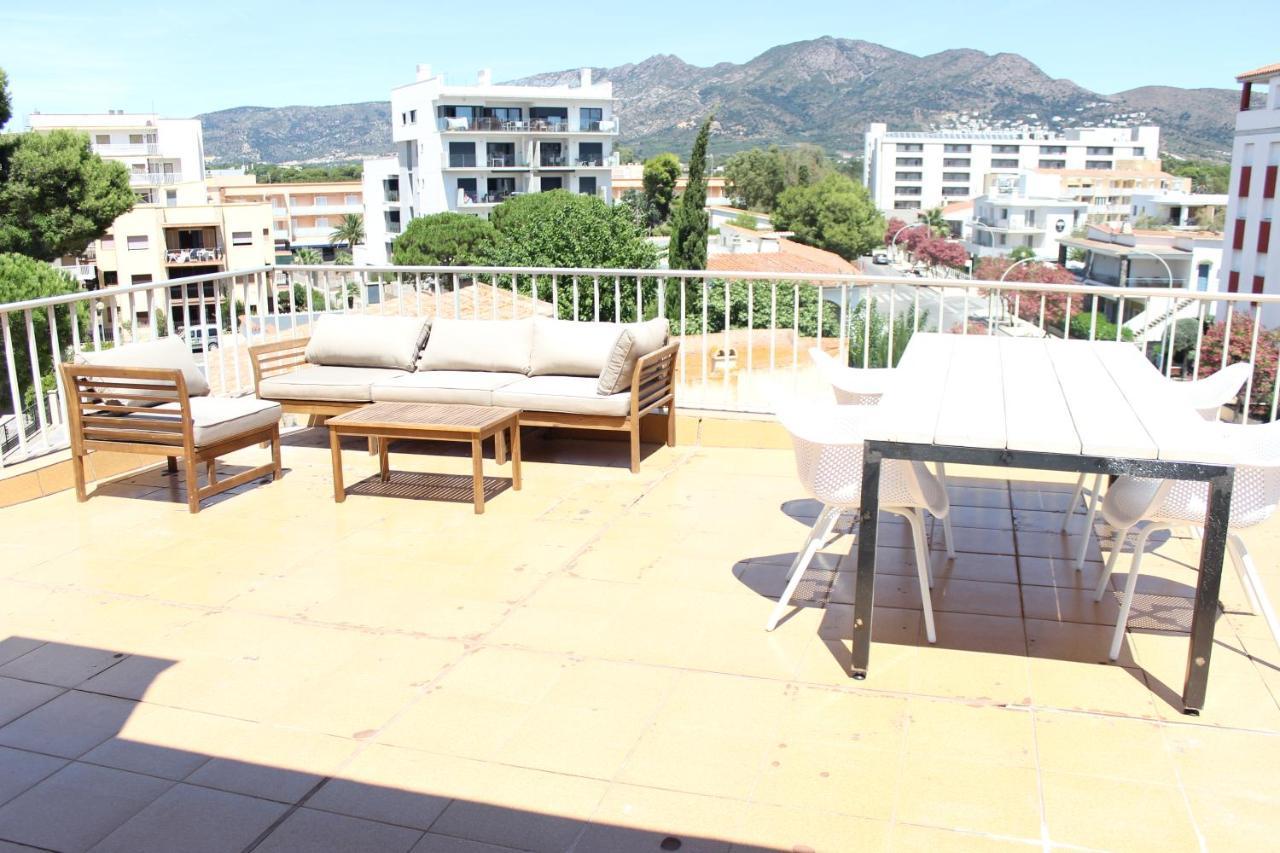 Beautiful Loft, Huge Sunny Terrace, View Over The Beach And Sea Roses Kültér fotó