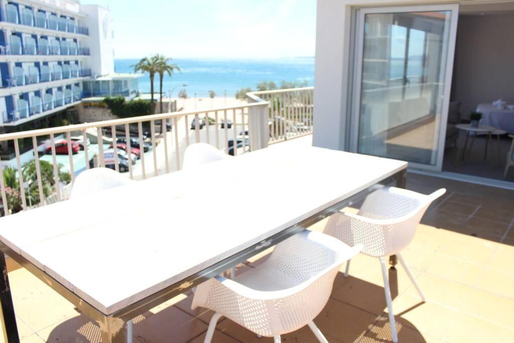 Beautiful Loft, Huge Sunny Terrace, View Over The Beach And Sea Roses Kültér fotó