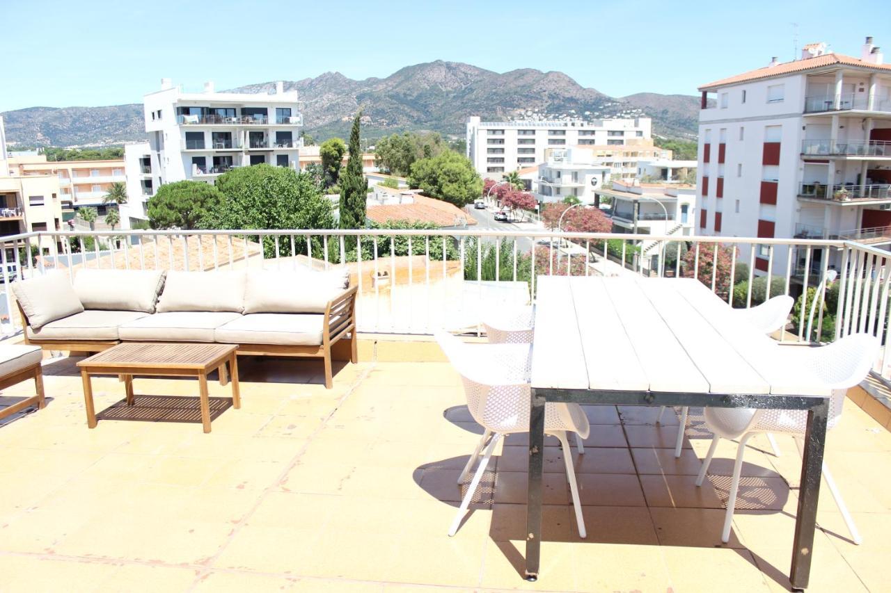 Beautiful Loft, Huge Sunny Terrace, View Over The Beach And Sea Roses Kültér fotó