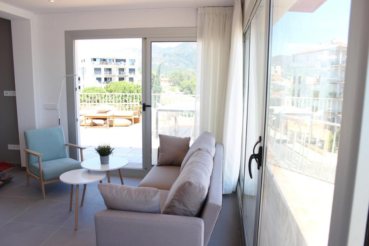 Beautiful Loft, Huge Sunny Terrace, View Over The Beach And Sea Roses Kültér fotó