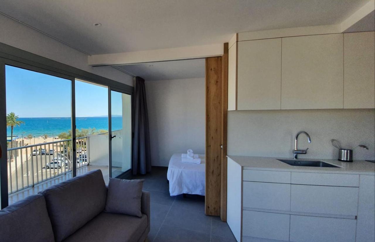 Beautiful Loft, Huge Sunny Terrace, View Over The Beach And Sea Roses Kültér fotó