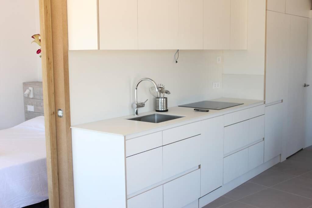 Beautiful Loft, Huge Sunny Terrace, View Over The Beach And Sea Roses Kültér fotó
