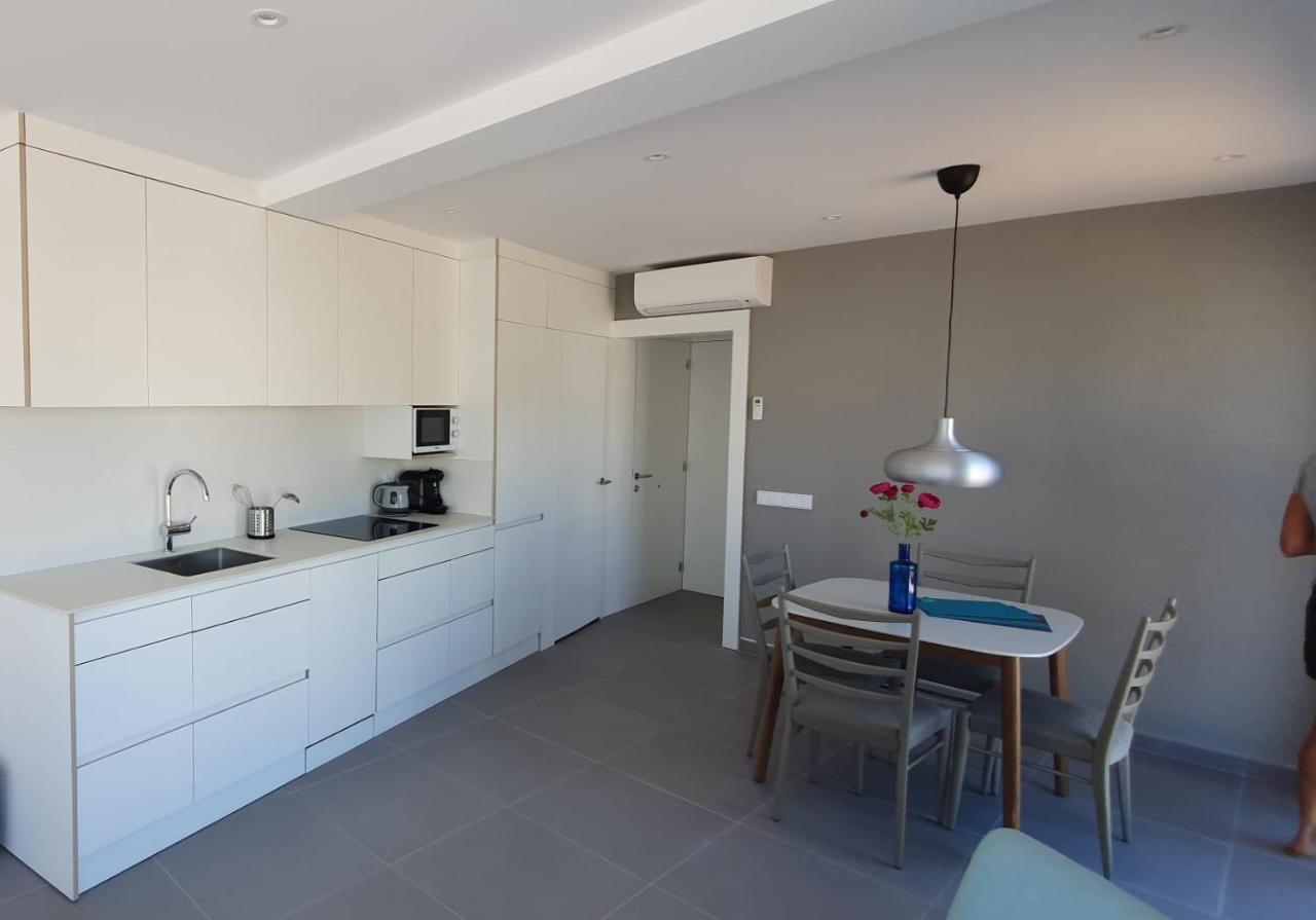 Beautiful Loft, Huge Sunny Terrace, View Over The Beach And Sea Roses Kültér fotó