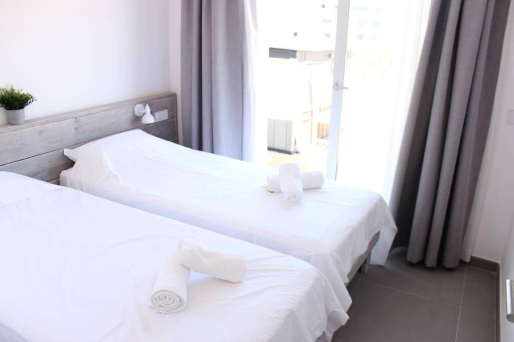 Beautiful Loft, Huge Sunny Terrace, View Over The Beach And Sea Roses Kültér fotó