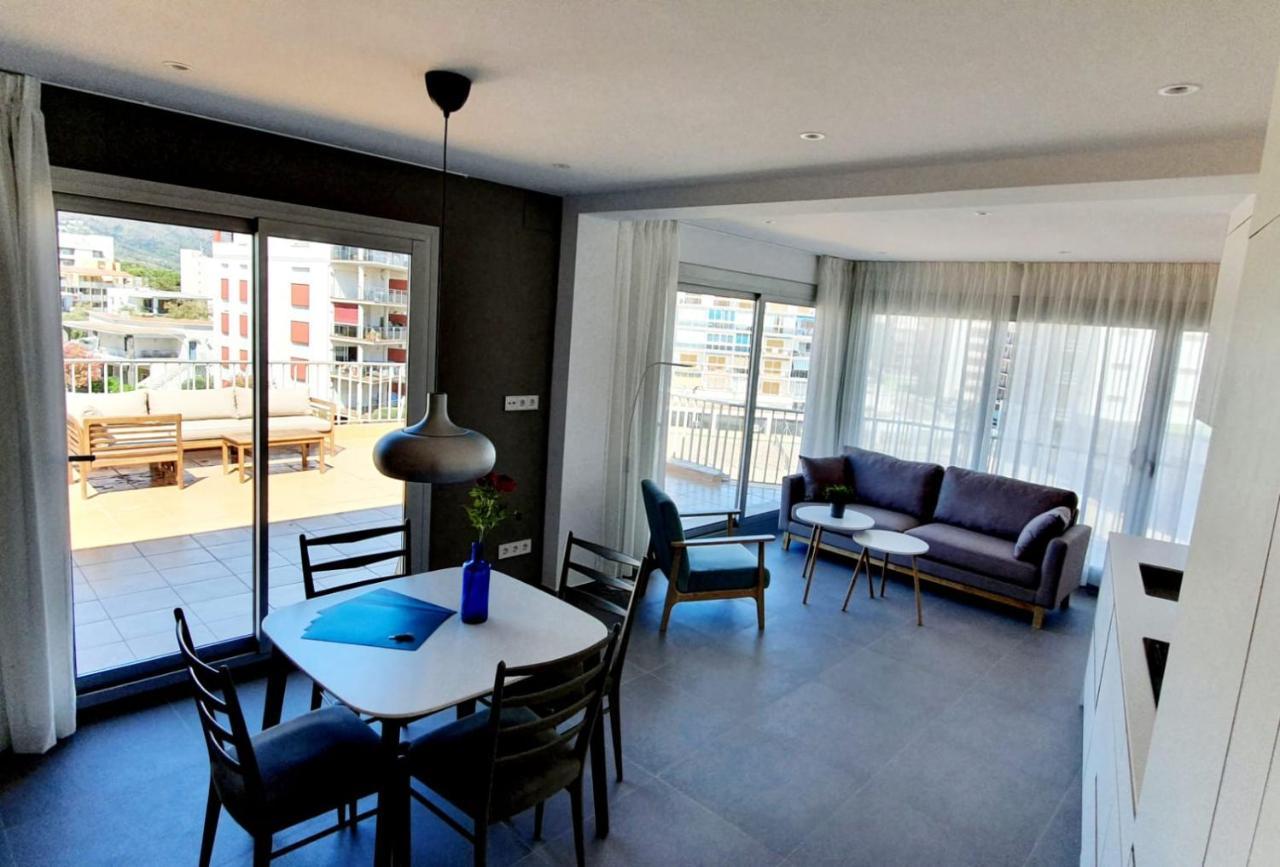 Beautiful Loft, Huge Sunny Terrace, View Over The Beach And Sea Roses Kültér fotó