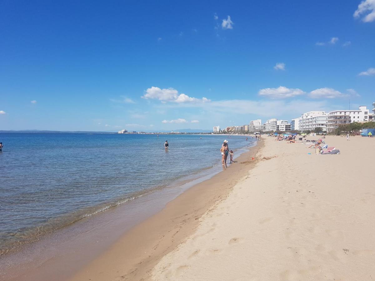 Beautiful Loft, Huge Sunny Terrace, View Over The Beach And Sea Roses Kültér fotó