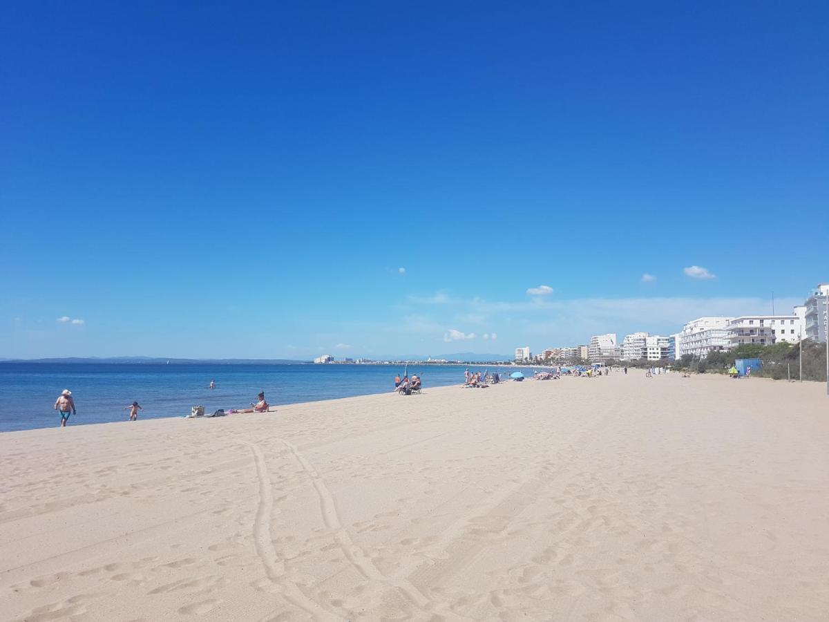 Beautiful Loft, Huge Sunny Terrace, View Over The Beach And Sea Roses Kültér fotó