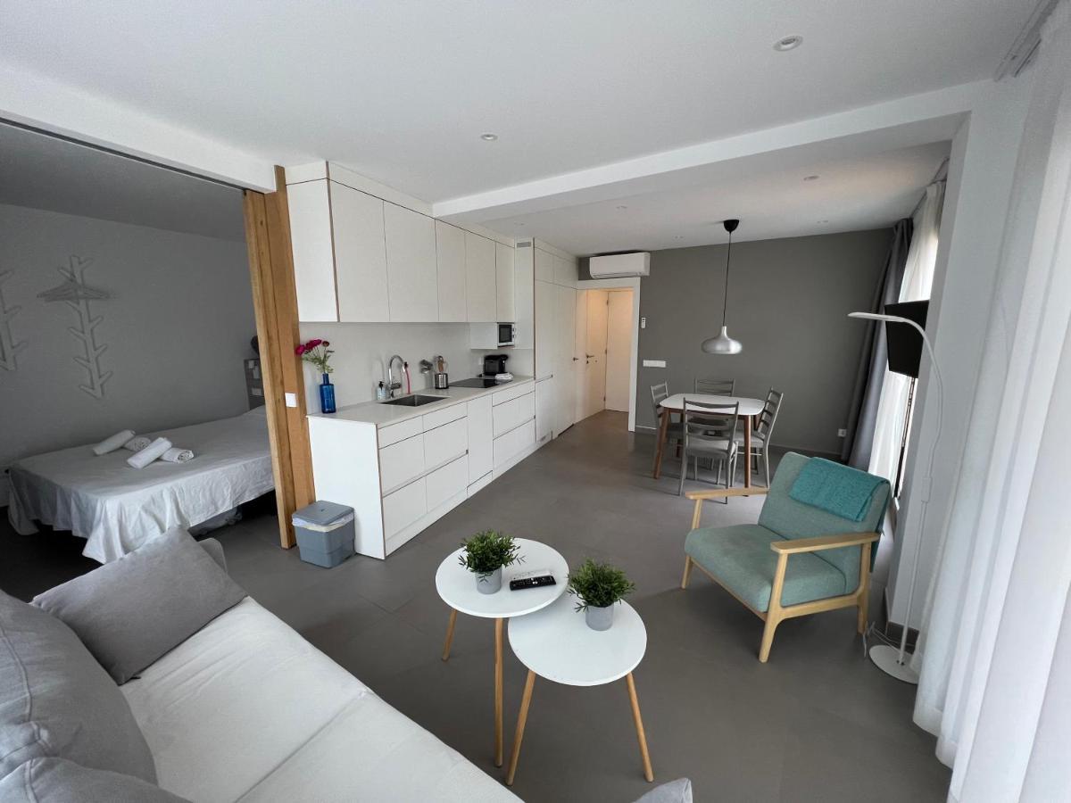 Beautiful Loft, Huge Sunny Terrace, View Over The Beach And Sea Roses Kültér fotó