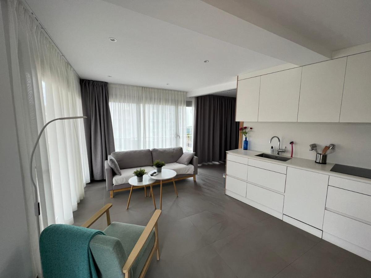 Beautiful Loft, Huge Sunny Terrace, View Over The Beach And Sea Roses Kültér fotó